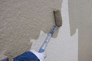 外壁塗装の塗料は、艶ありと艶なしのどちらがいい？メリット・デメリットを解説！